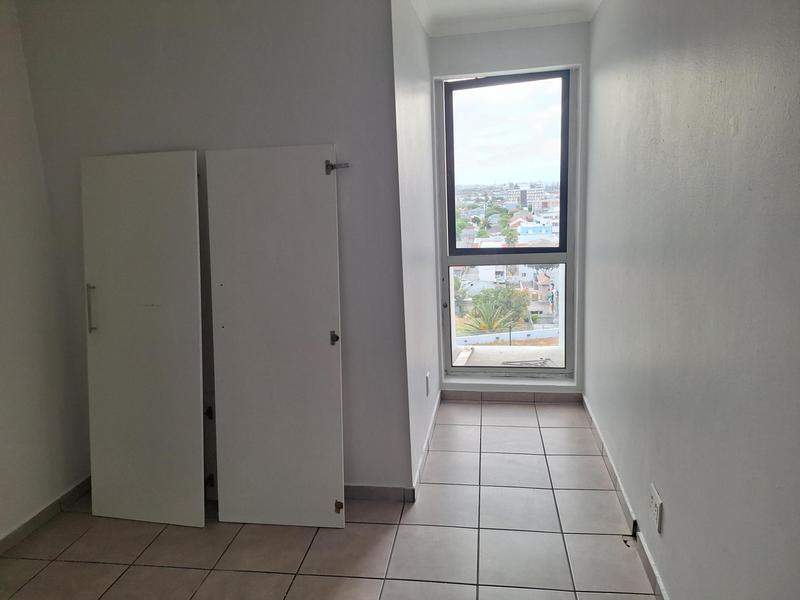 2 Bedroom Property for Sale in Goodwood Central Western Cape